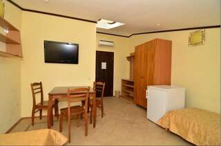 Гостиница Перчем Судак Стандартный трехместный номер-4